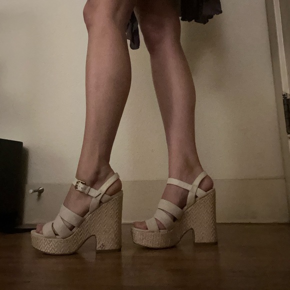 Liora Platform Sandals - Picture 2 of 8